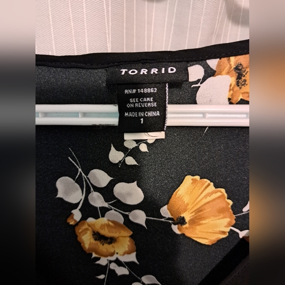 Torrid Bell Sleeve Shirt sz 1 - Picture 3 of 4